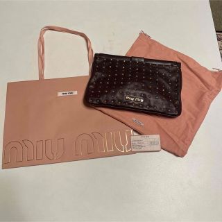 ミュウミュウ(miumiu)のミュウミュウ　クラッチバッグ(クラッチバッグ)