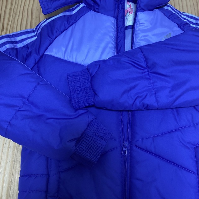 adidas(アディダス)のadidas 150 中綿ジャケット キッズ/ベビー/マタニティのキッズ服女の子用(90cm~)(ジャケット/上着)の商品写真