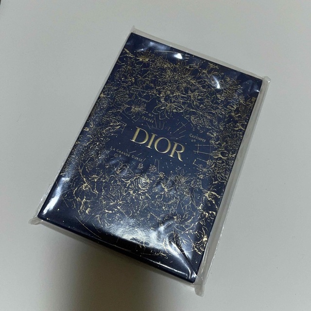 Christian Dior(クリスチャンディオール)の【未開封新品】2022 ホリデー　ディオール　ノベルティ　ノート　ショッパー インテリア/住まい/日用品の文房具(ノート/メモ帳/ふせん)の商品写真