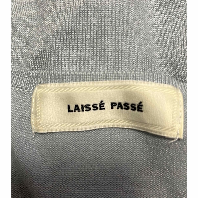LAISSE PASSE(レッセパッセ)のレッセパッセ　ビジューボタン　ニット　カーディガン　38 レディースのトップス(カーディガン)の商品写真