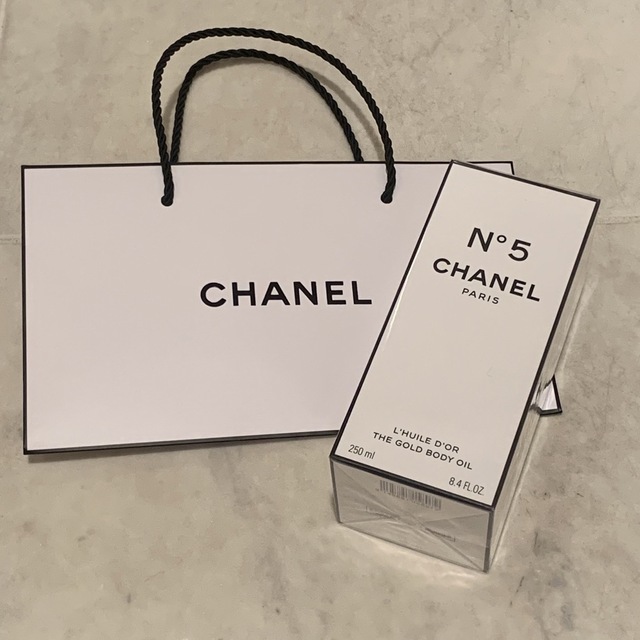 CHANEL(シャネル)の限定 CHANEL シャネル N°5 ザ ゴールド ボディオイル  コスメ/美容のボディケア(ボディオイル)の商品写真