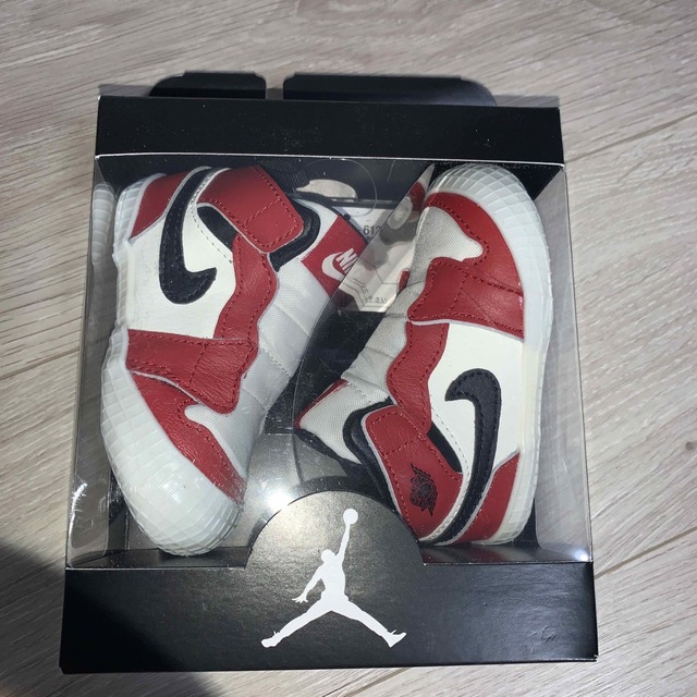 Jordan Brand（NIKE）(ジョーダン)のNike Air Jordan 1 Crib bootie Chicago キッズ/ベビー/マタニティのベビー靴/シューズ(~14cm)(スニーカー)の商品写真