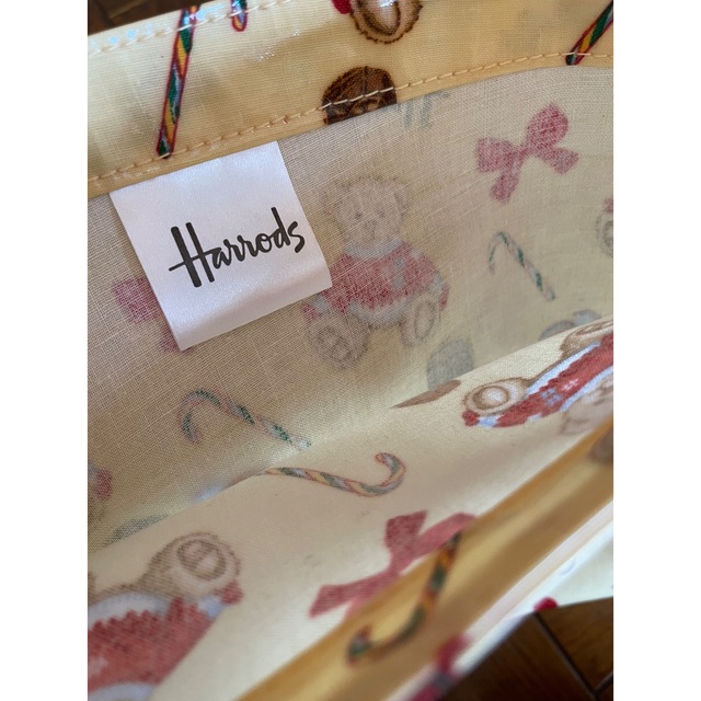 Harrods(ハロッズ)の★未使用★ハロッズ　トートバッグ　クリスマスベア レディースのバッグ(トートバッグ)の商品写真