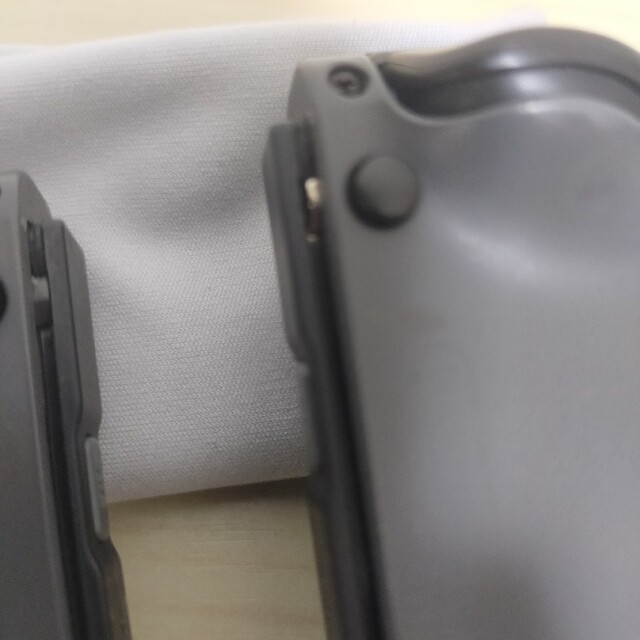 Nintendo Switch(ニンテンドースイッチ)のNintendoSwitch　ジョイコン　joy-con　グレー エンタメ/ホビーのゲームソフト/ゲーム機本体(携帯用ゲーム機本体)の商品写真