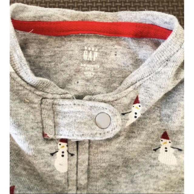 babyGAP(ベビーギャップ)のbabyGAPベビーギャップZIPロンパース２枚 60雪だるまボーダー3-6m キッズ/ベビー/マタニティのベビー服(~85cm)(ロンパース)の商品写真