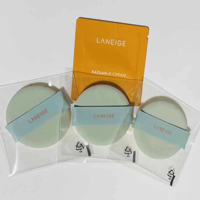 LANEIGE(ラネージュ)の【新品】LANEIGE ラネージュ クッションファンデパフ3個セット＋オマケ コスメ/美容のメイク道具/ケアグッズ(パフ・スポンジ)の商品写真