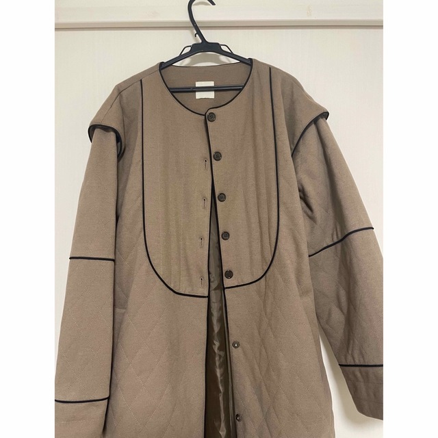 lawgy(ラウジー)のAmiur bicolor quilting coat 最終値下げ レディースのジャケット/アウター(ロングコート)の商品写真