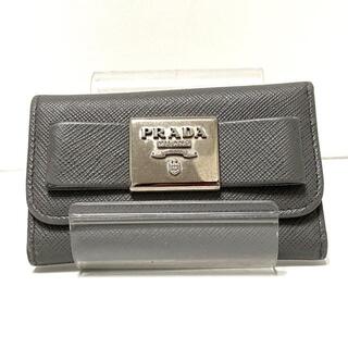 プラダ(PRADA)のプラダ キーケース - 1PG222 グレー レザー(キーケース)