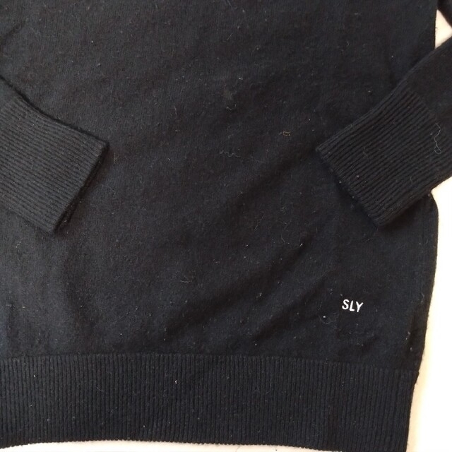 SLY(スライ)のSLY カシミヤ　肩ボタン　ハイネックニット レディースのトップス(ニット/セーター)の商品写真