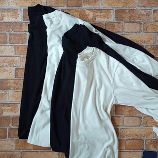 ユニクロ(UNIQLO)のM 極暖　黒白　4枚セット(Tシャツ/カットソー(七分/長袖))