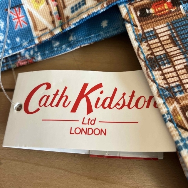 Cath Kidston(キャスキッドソン)の【新品タグ付】Cath Kidstonブックバック　ロンドン柄　クリスマス　レア レディースのバッグ(トートバッグ)の商品写真
