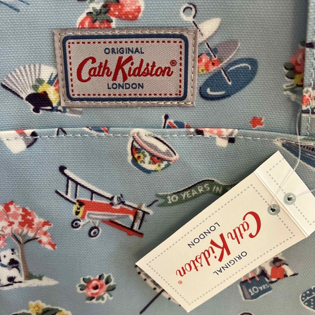 Cath Kidston(キャスキッドソン)の【お値下げ！新品タグ付き】Cath kidston 日本限定　トート　10周年 レディースのバッグ(トートバッグ)の商品写真