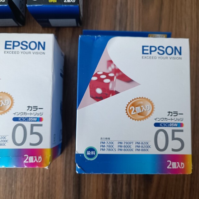 EPSON(エプソン)のエプソン　IC1BK05W(ブラック)　IC5CL05W (カラー) インテリア/住まい/日用品のオフィス用品(オフィス用品一般)の商品写真