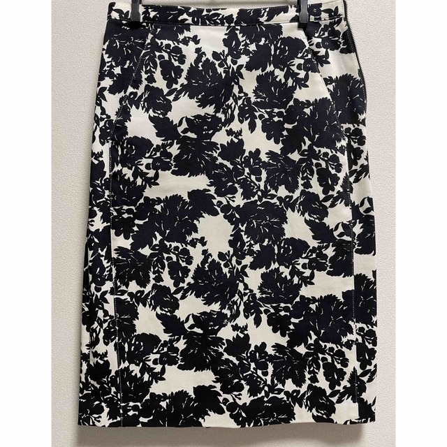 TOMORROWLAND(トゥモローランド)のTOMORROWLAND デプレ　フラワースカート　膝下　サイズ0 レディースのスカート(ひざ丈スカート)の商品写真