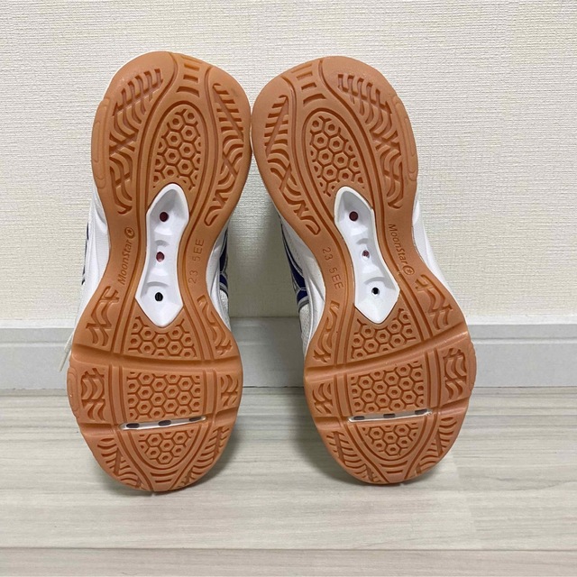 MOONSTAR 中学生体育館シューズ 23.5cmの通販 by seira|ラクマ moonSTAR23.5EEE