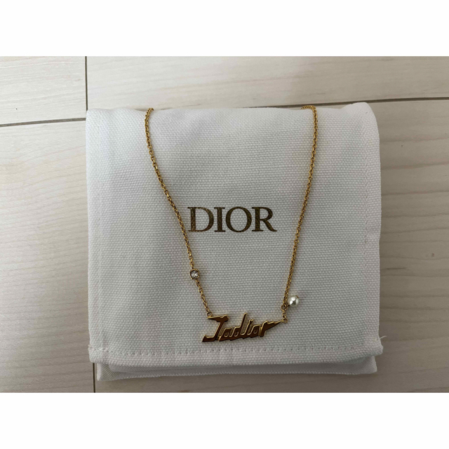 Christian Dior(クリスチャンディオール)の新品未使用✳︎dior✳︎ホワイトレジンパールネックレス レディースのアクセサリー(ネックレス)の商品写真