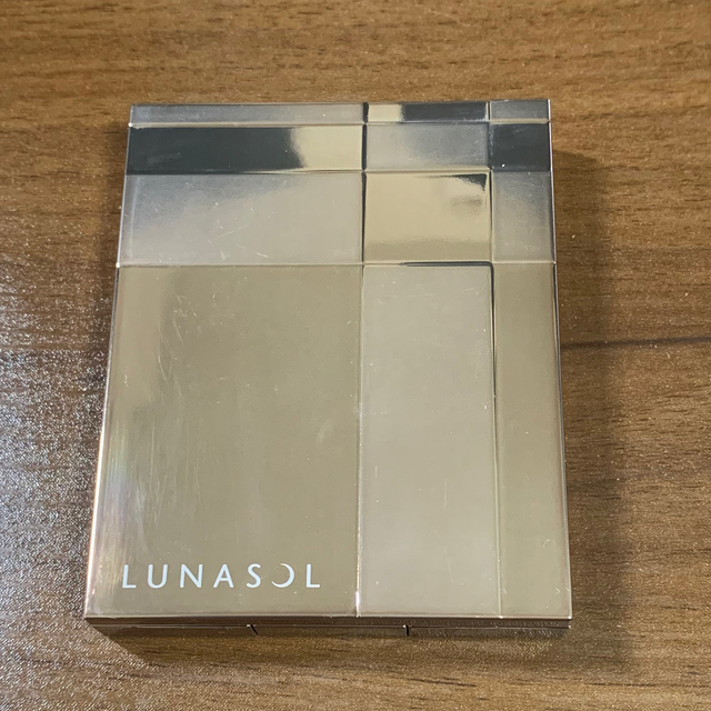 LUNASOL(ルナソル)のシアーコントラストアイズ　01 Coral Coral ルナソル コスメ/美容のベースメイク/化粧品(アイシャドウ)の商品写真