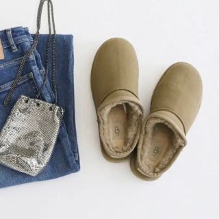 アグ(UGG)のFRAMeWORK 【UGG/アグ】CLASSIC SLIPPER ベージュ(スリッポン/モカシン)