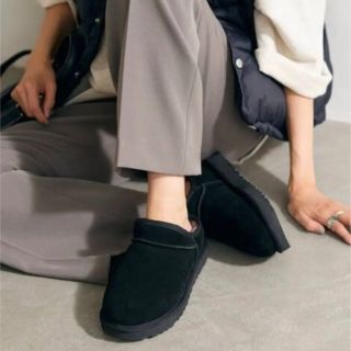 アグ(UGG)のFRAMeWORK 【UGG/アグ】CLASSIC SLIPPER サイズ24(スリッポン/モカシン)