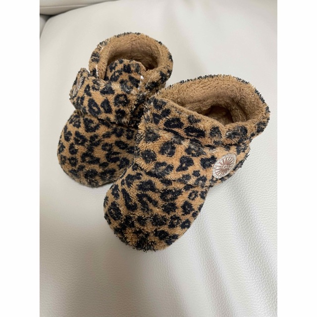 UGG(アグ)のUGGベビー　レオパード柄ブーツ　シューズ キッズ/ベビー/マタニティのベビー靴/シューズ(~14cm)(ブーツ)の商品写真