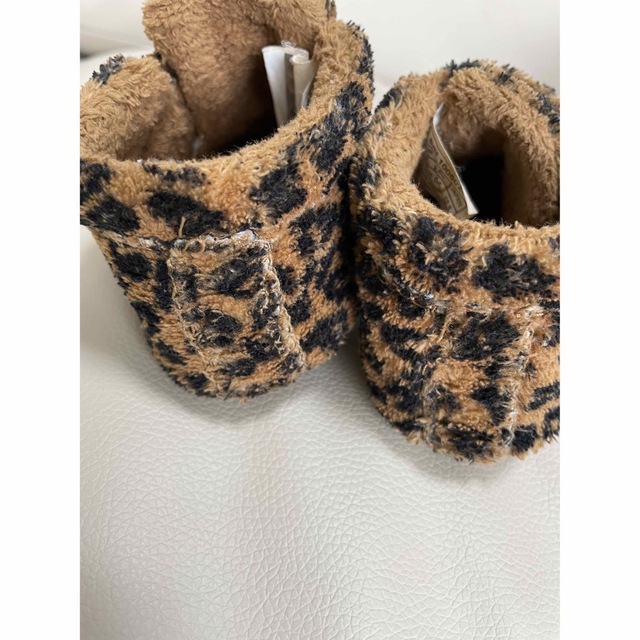 UGG(アグ)のUGGベビー　レオパード柄ブーツ　シューズ キッズ/ベビー/マタニティのベビー靴/シューズ(~14cm)(ブーツ)の商品写真