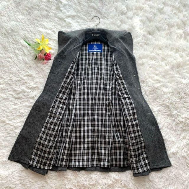 BURBERRY BLUE LABEL(バーバリーブルーレーベル)の【極美品】バーバリーブルーレーベル プリーツ フレア ノバチェック グレー S レディースのジャケット/アウター(ロングコート)の商品写真