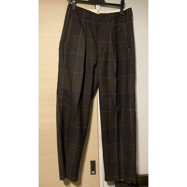 YOKE(ヨーク)のyoke 1TUCK WIDE TROUSERS BROWN CHECK メンズのパンツ(スラックス)の商品写真