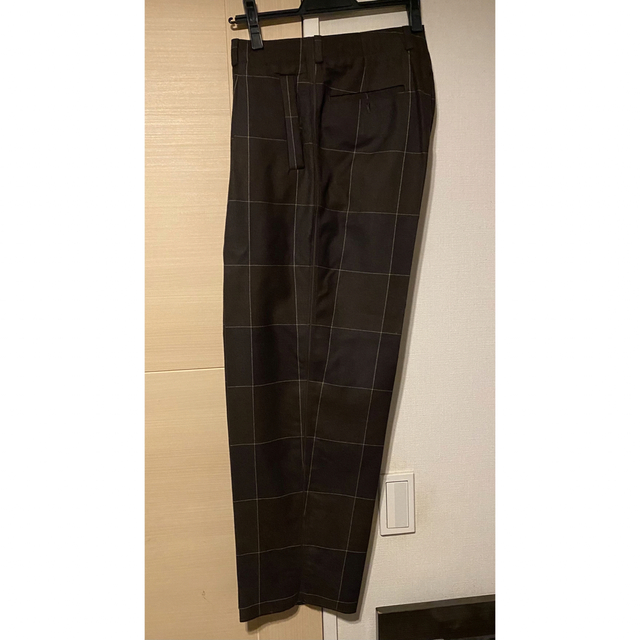 YOKE(ヨーク)のyoke 1TUCK WIDE TROUSERS BROWN CHECK メンズのパンツ(スラックス)の商品写真