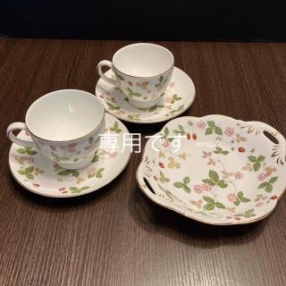 ウェッジウッド(WEDGWOOD)のウェッジウッド　黒壺刻印　ワイルドストロベリー　カップ&ソーサ2客とキャンディ皿(グラス/カップ)