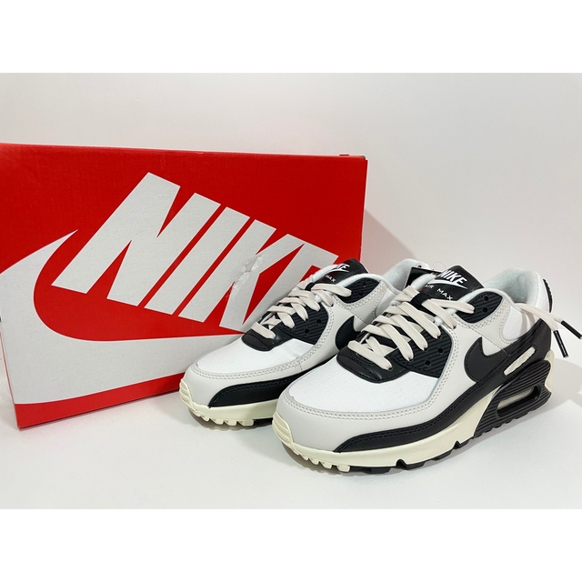 NIKE(ナイキ)の【新品】24㎝/24.5cm　NIKE エアマックス90 ホワイト/ブラック メンズの靴/シューズ(スニーカー)の商品写真