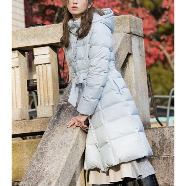 queens court フリルロングダウン ブルー 希少 黒入荷! 70.0%OFF bona