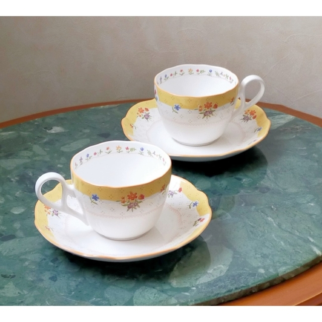 Noritake(ノリタケ)のロイヤルオーチャード＆トゥルーラブ　カップ&ソーサー インテリア/住まい/日用品のキッチン/食器(グラス/カップ)の商品写真