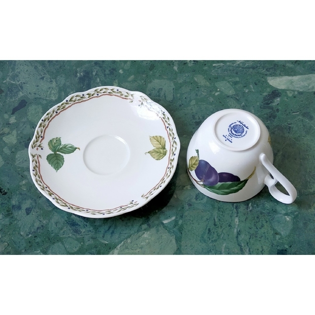 Noritake(ノリタケ)のロイヤルオーチャード＆トゥルーラブ　カップ&ソーサー インテリア/住まい/日用品のキッチン/食器(グラス/カップ)の商品写真