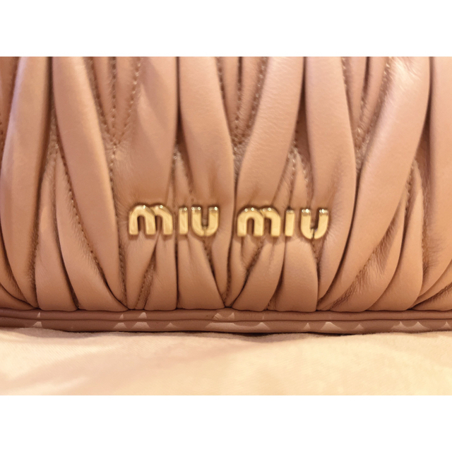 miumiu(ミュウミュウ)のmiumiu マテラッセ　ショルダーバッグ レディースのバッグ(ショルダーバッグ)の商品写真