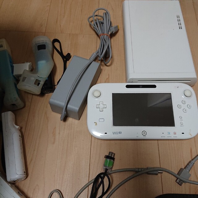 Wii U(ウィーユー)のwii u 本体 他セット ジャンク品 エンタメ/ホビーのゲームソフト/ゲーム機本体(家庭用ゲーム機本体)の商品写真