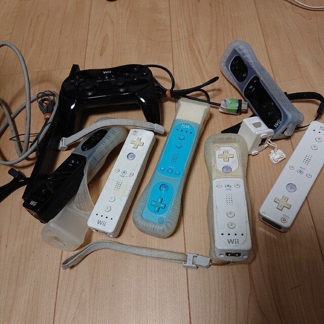 Wii U(ウィーユー)のwii u 本体 他セット ジャンク品 エンタメ/ホビーのゲームソフト/ゲーム機本体(家庭用ゲーム機本体)の商品写真