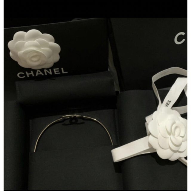 CHANEL(シャネル)の新作新品完売2021’クルーズコレクションCHANELココマークヘッドウェア レディースのヘアアクセサリー(カチューシャ)の商品写真