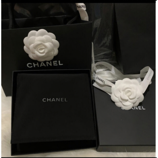 CHANEL(シャネル)の新作新品完売2021’クルーズコレクションCHANELココマークヘッドウェア レディースのヘアアクセサリー(カチューシャ)の商品写真