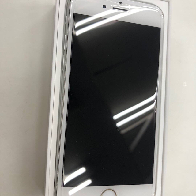 iPhone(アイフォーン)のiPhone6s 16GB シルバー　本体　simロック解除済 箱付き スマホ/家電/カメラのスマートフォン/携帯電話(携帯電話本体)の商品写真