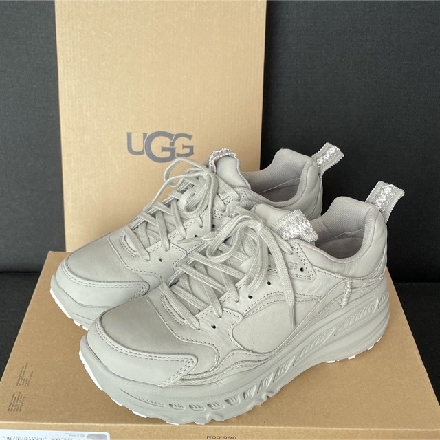 着用1日のみ 限定 ugg emmi スニーカー 【購入時コメント不要です