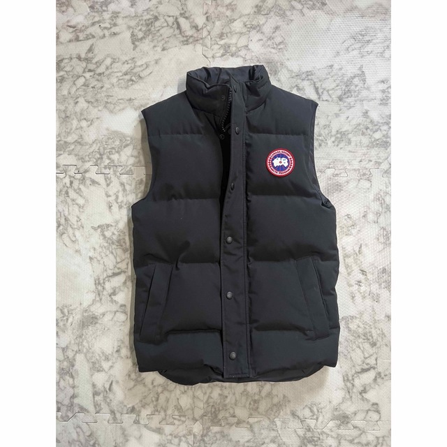 CANADA GOOSE(カナダグース)のカナダグース　ギャルソンベスト メンズのジャケット/アウター(ダウンベスト)の商品写真