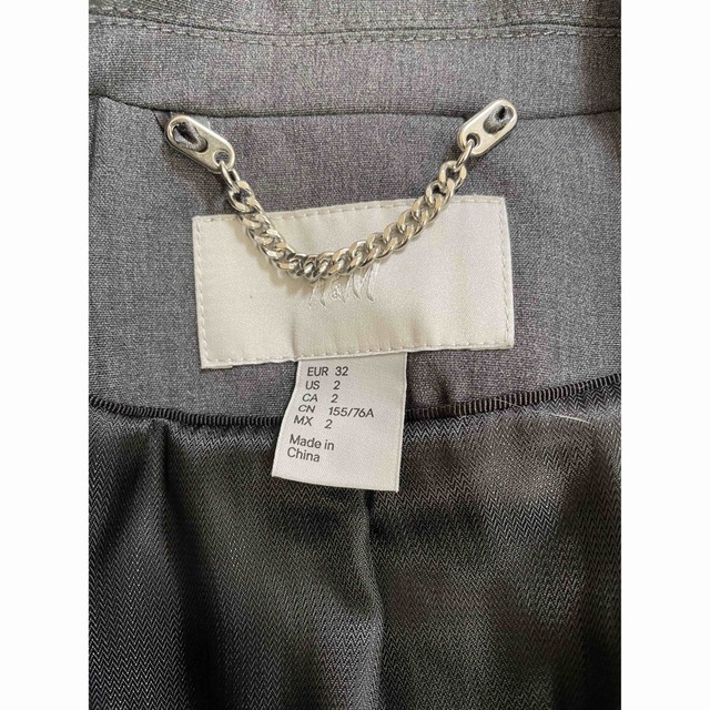 H&M(エイチアンドエム)の美品　H&M レディーススーツ　グレー　サイズ32 レディースのフォーマル/ドレス(スーツ)の商品写真