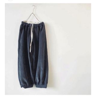 ネストローブ(nest Robe)のrehellinen puff pants corduroy ネイビー　L(カジュアルパンツ)