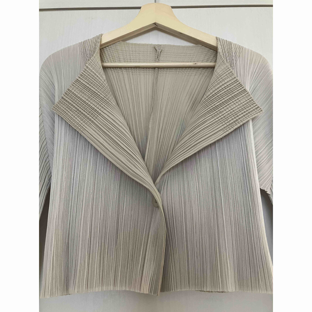 PLEATS PLEASE ISSEY MIYAKE(プリーツプリーズイッセイミヤケ)のプリーツプリーズ　イッセイミヤケ　カーディガン レディースのトップス(カーディガン)の商品写真