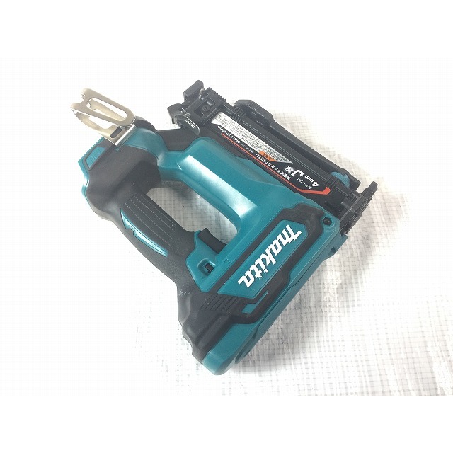 ☆美品☆ makita マキタ 25mm 18V 充電式タッカ ST421D 6.0Ah バッテリー(BL1860B) 充電器(DC18RF) ケース付き 62001工具