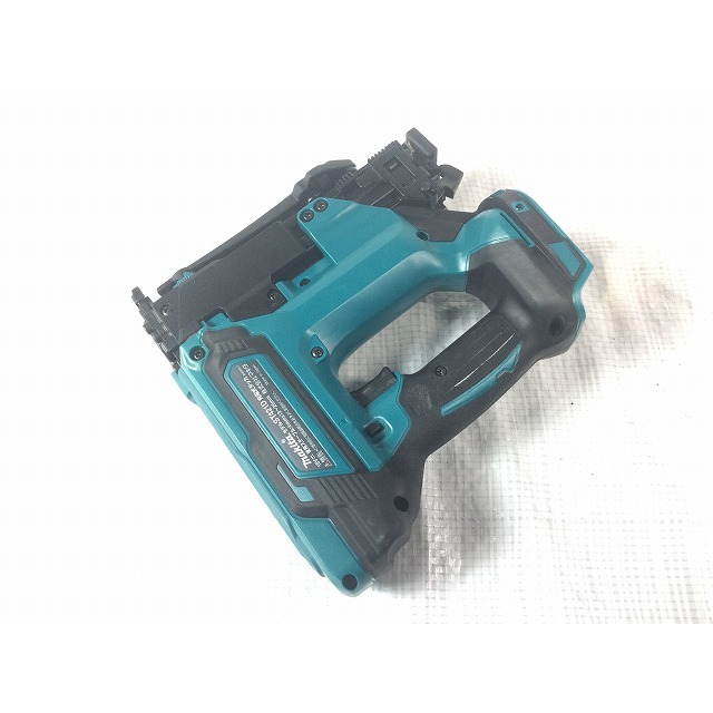 ☆美品☆ makita マキタ 25mm 18V 充電式タッカ ST421D 6.0Ah バッテリー(BL1860B) 充電器(DC18RF) ケース付き 62001工具