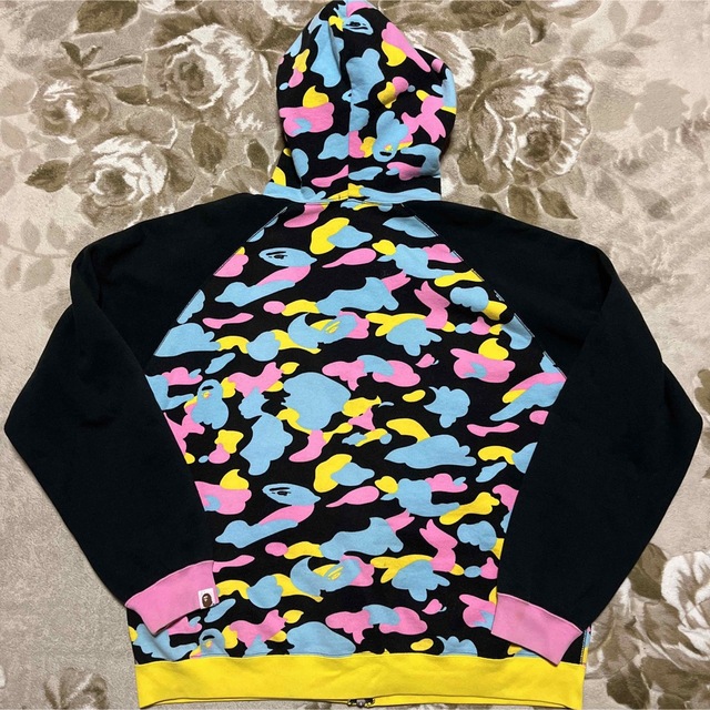 APE  BAPE  KAWS キャンディーカモ　CAMO 迷彩　パーカー　L