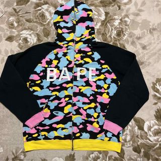 アベイシングエイプ(A BATHING APE)のAPE  BAPE  KAWS キャンディーカモ　CAMO 迷彩　パーカー　L(パーカー)