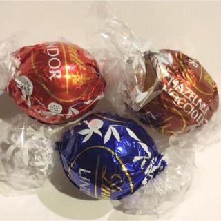 リンツ(Lindt)の24時間以内発送・リンツリンドール　チョコレート　3個(菓子/デザート)