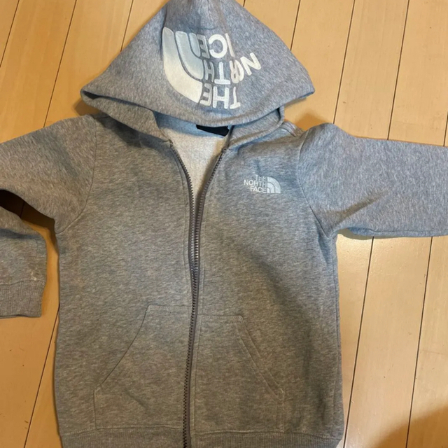 THE NORTH FACE(ザノースフェイス)のノースフェイス　パーカー　120cm キッズ/ベビー/マタニティのキッズ服男の子用(90cm~)(ジャケット/上着)の商品写真